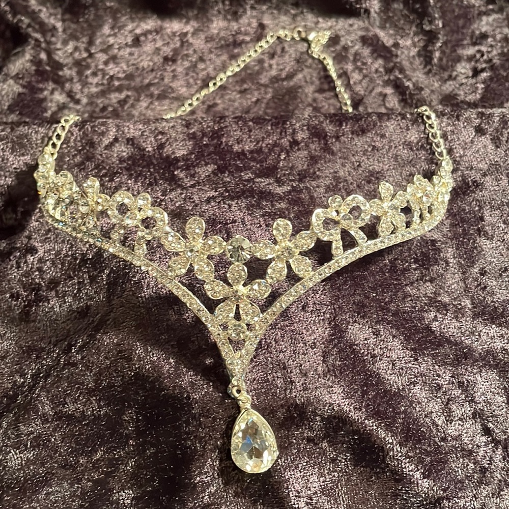 Rhinestone Teardrop & Flower Necklace